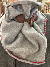 Cashmere collar, toggle closure , light gray